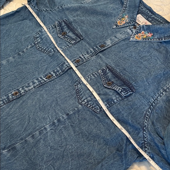 Emma G Embroidered Denim Button-Up Shirt with Skirttail Back Hemline Size Lg - Picture 10 of 13